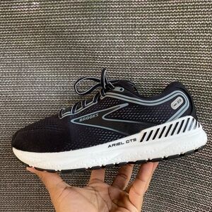 Brooks Ariel GTS Black